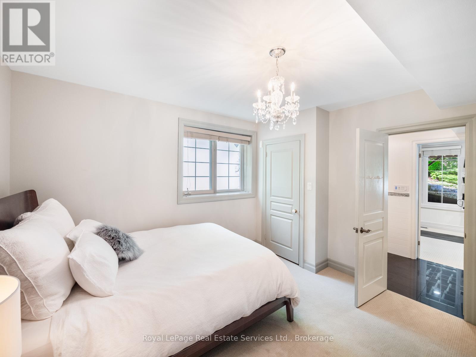 235 Lakewood Drive, Oakville, Ontario  L6K 1B3 - Photo 27 - W12346602