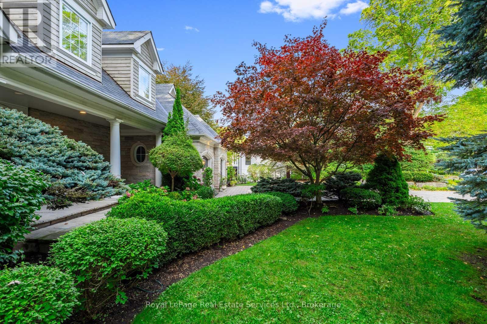 235 Lakewood Drive, Oakville, Ontario  L6K 1B3 - Photo 6 - W12346602