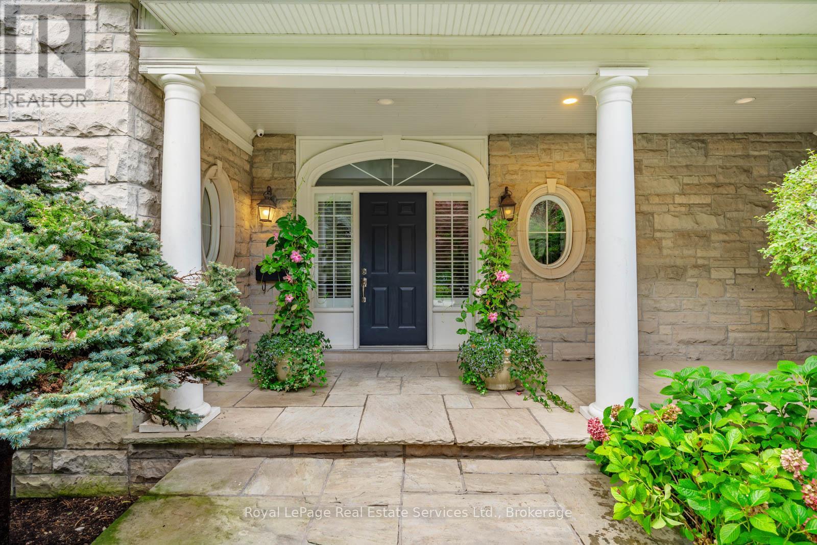 235 Lakewood Drive, Oakville, Ontario  L6K 1B3 - Photo 7 - W12346602