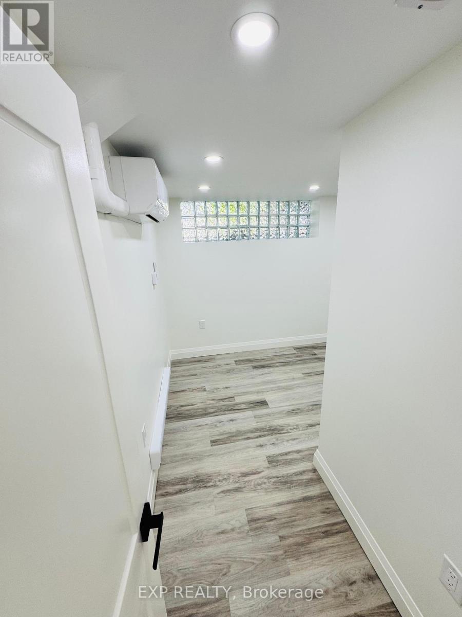 3 - 6 Craig Drive N, Kitchener, Ontario  N2B 2J3 - Photo 4 - X12346554