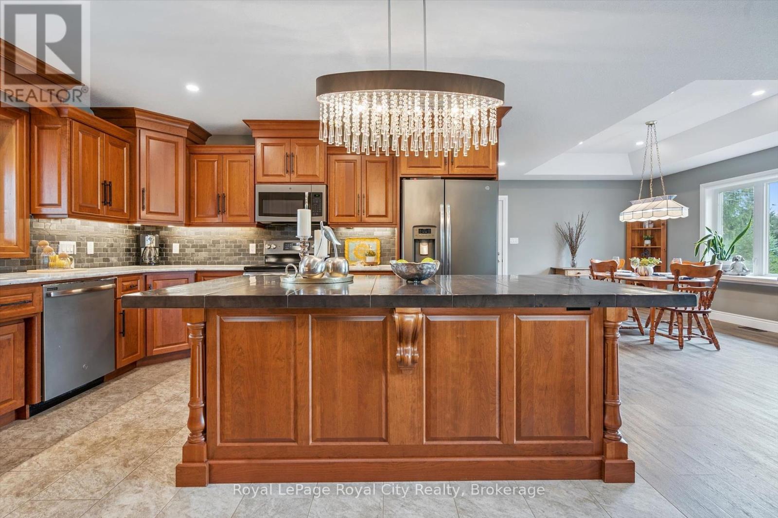 100 Harris Crescent, Southgate, Ontario  N0G 2L0 - Photo 14 - X12346603