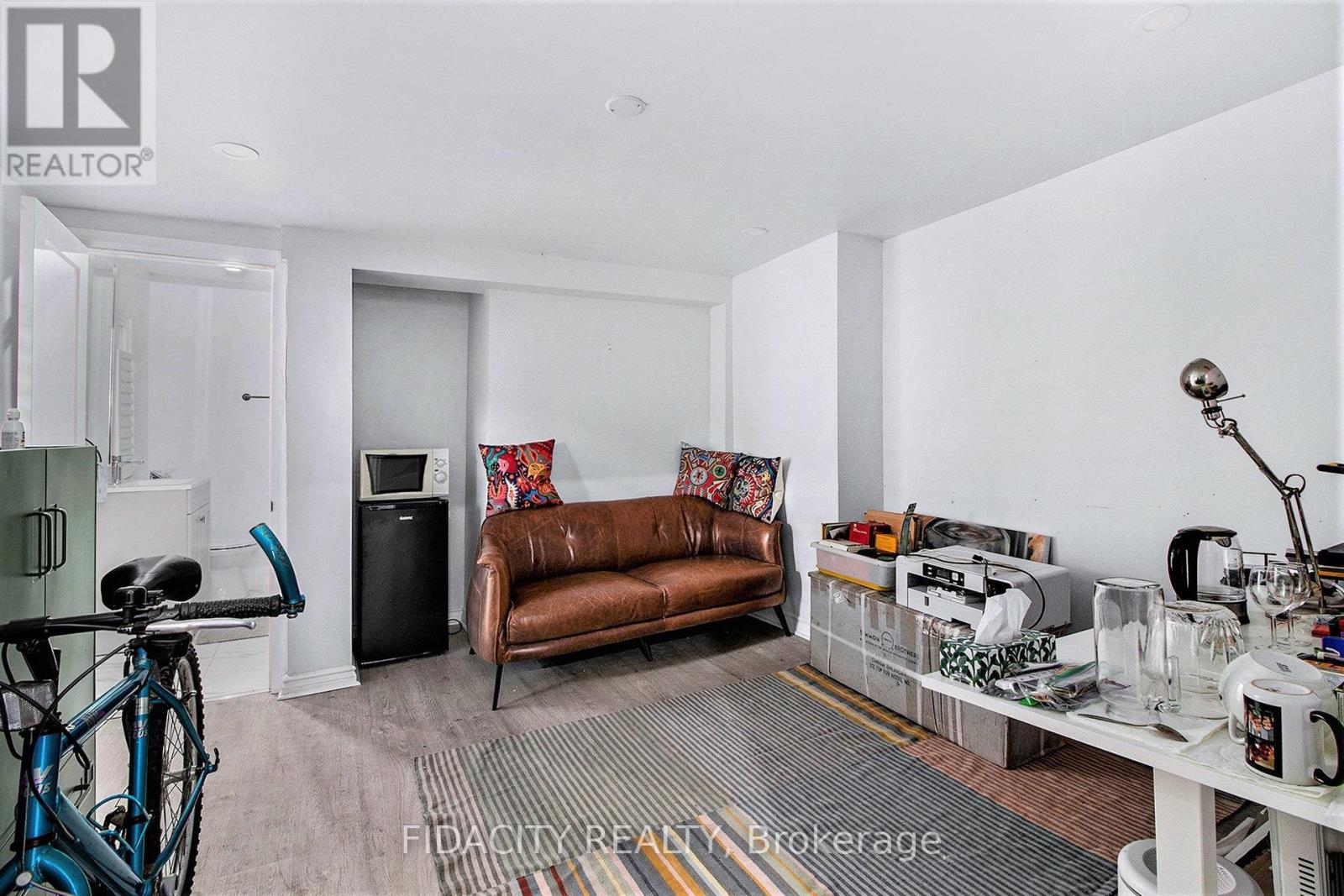 640 Somerset Street W, Ottawa, Ontario  K1R 5K4 - Photo 5 - X12268633