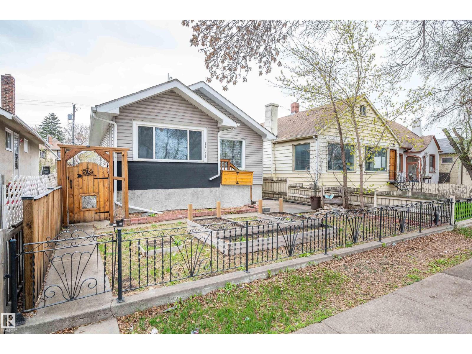 Property at 11635 97 ST NW image 2