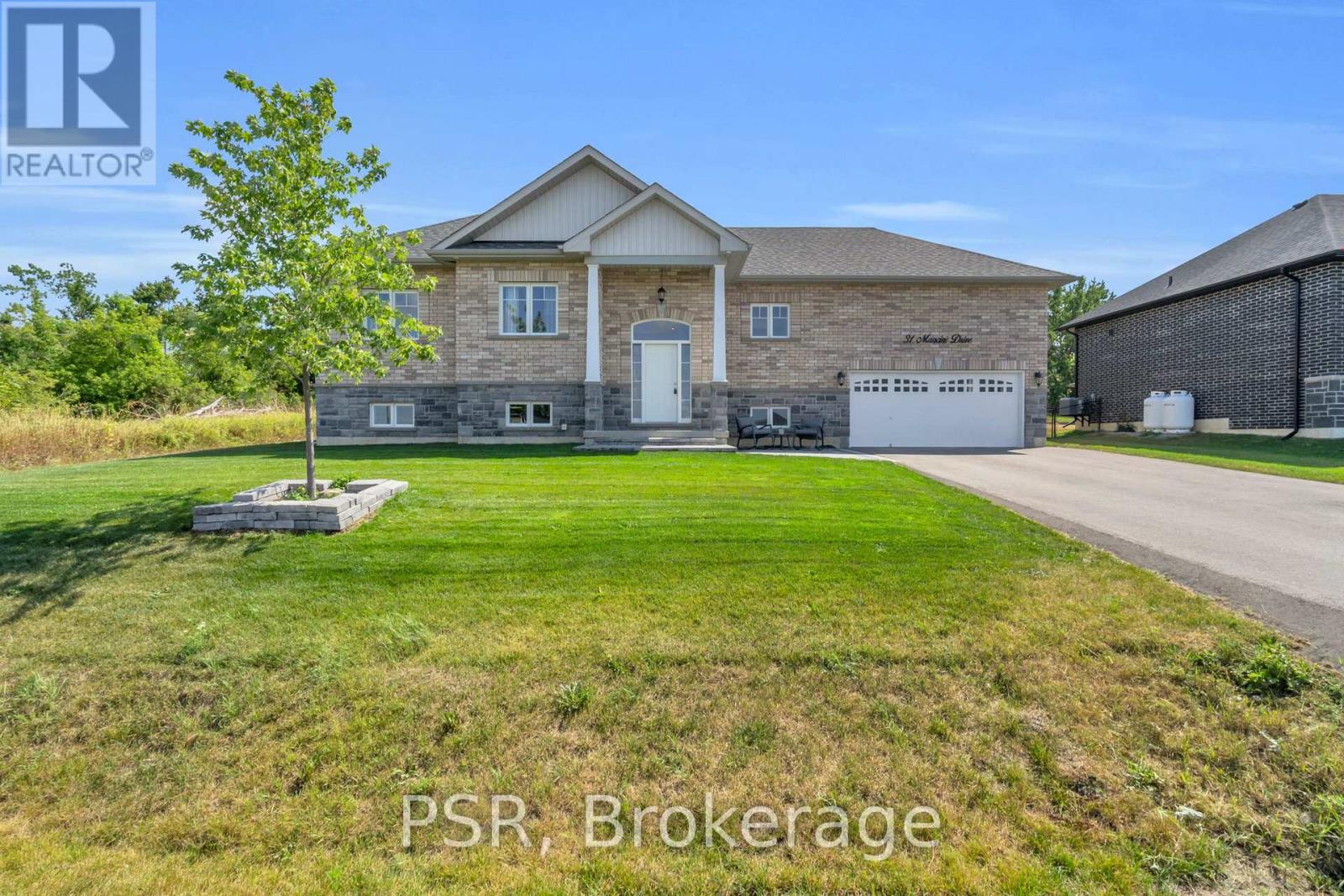 31 Mancini Drive, Kawartha Lakes, Ontario  K0M 2T0 - Photo 3 - X12346704