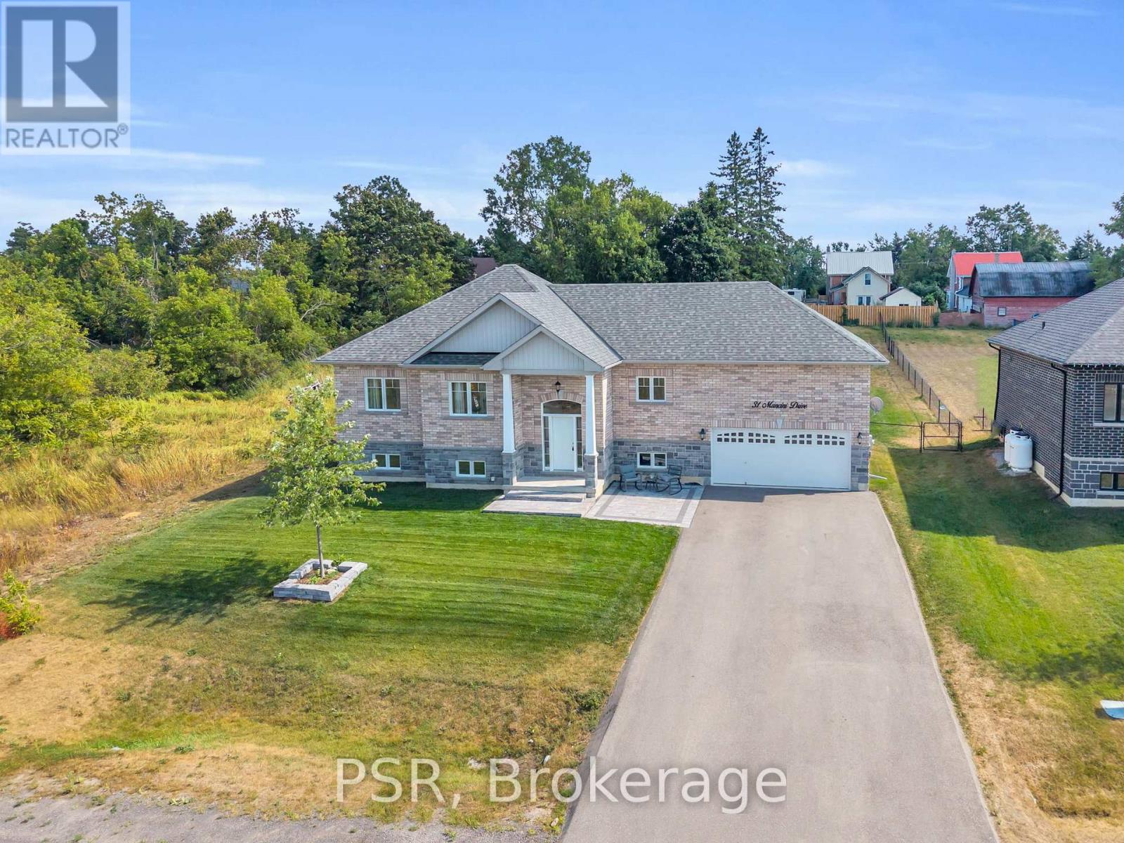 31 Mancini Drive, Kawartha Lakes, Ontario  K0M 2T0 - Photo 4 - X12346704
