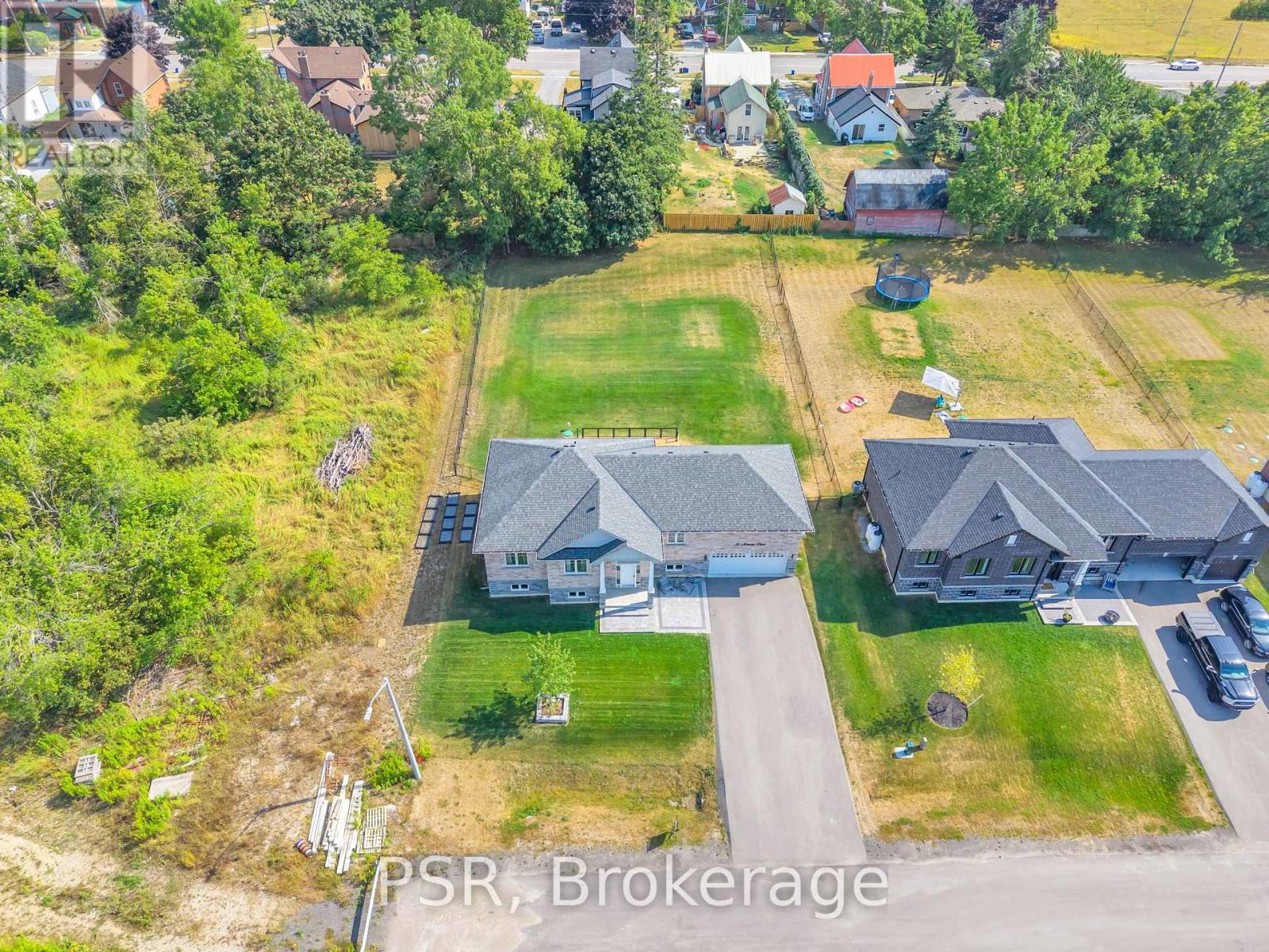 31 Mancini Drive, Kawartha Lakes, Ontario  K0M 2T0 - Photo 5 - X12346704
