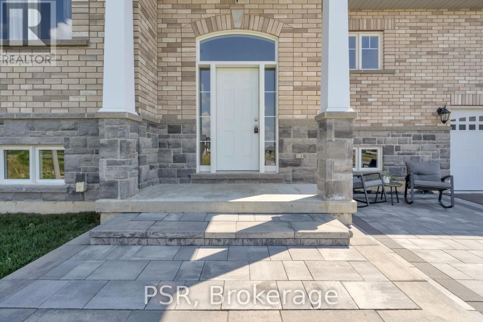 31 Mancini Drive, Kawartha Lakes, Ontario  K0M 2T0 - Photo 6 - X12346704