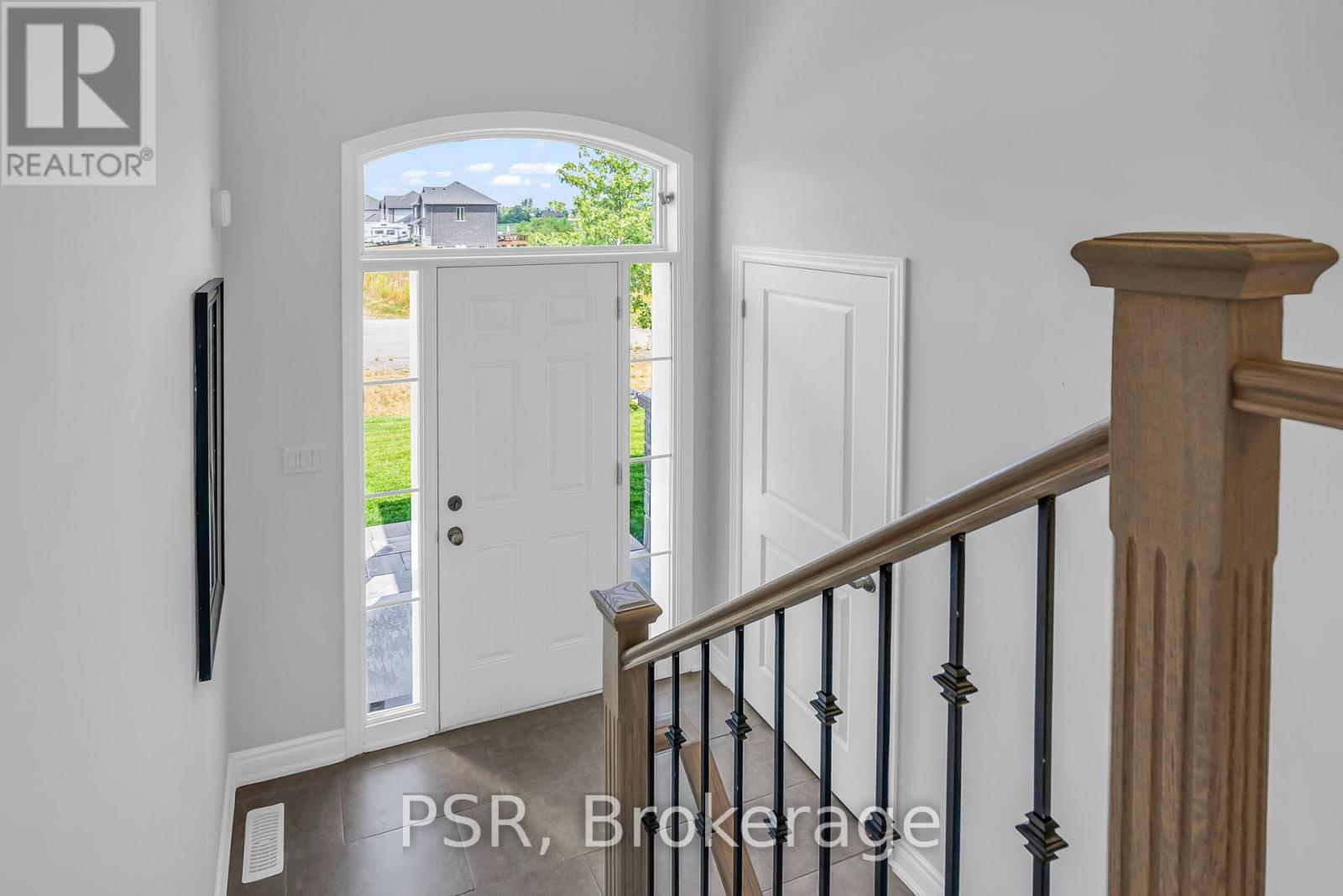 31 Mancini Drive, Kawartha Lakes, Ontario  K0M 2T0 - Photo 8 - X12346704