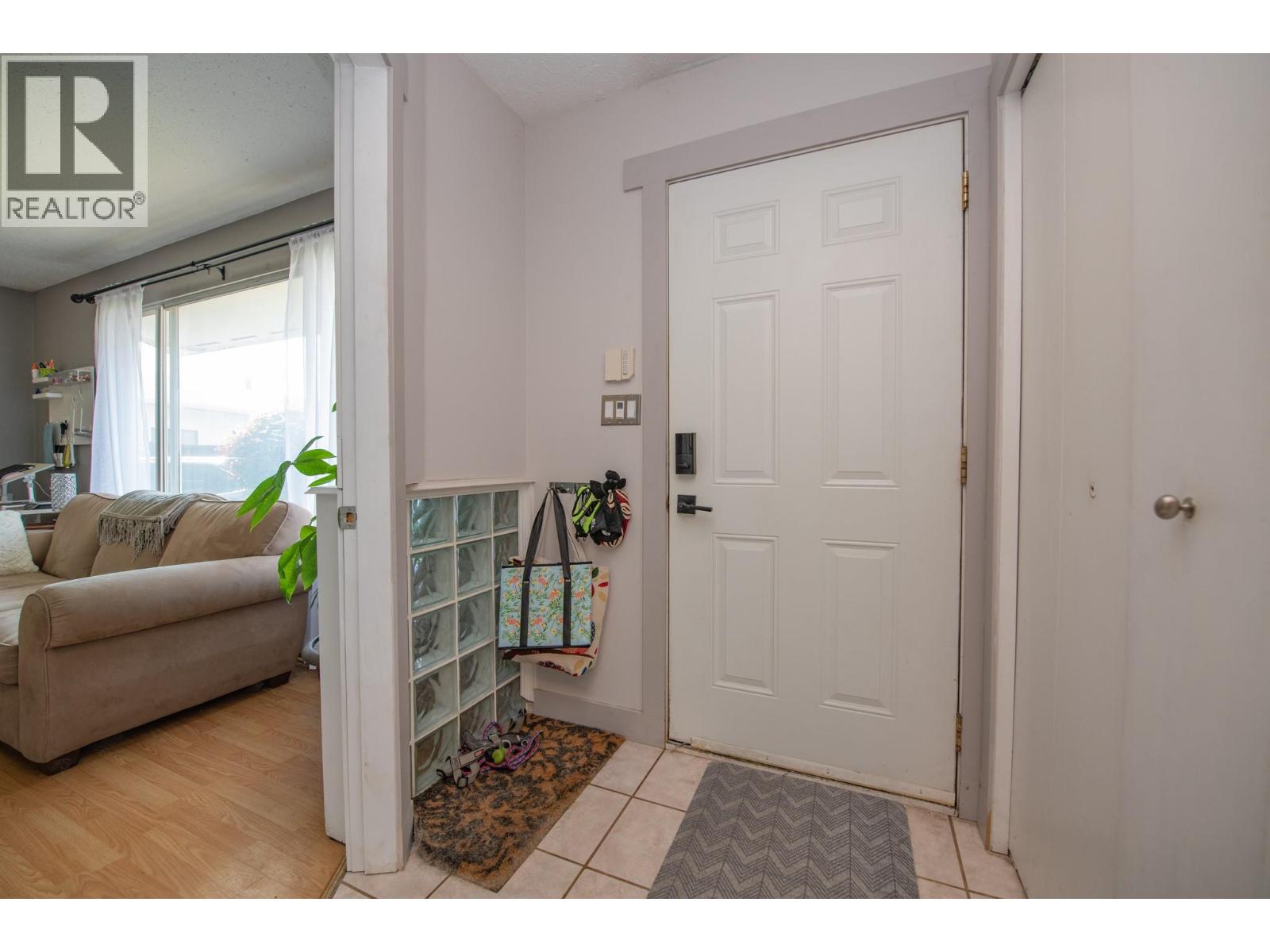 1390 Cornwall Road, Kelowna, British Columbia  V1X 1N9 - Photo 5 - 10358975