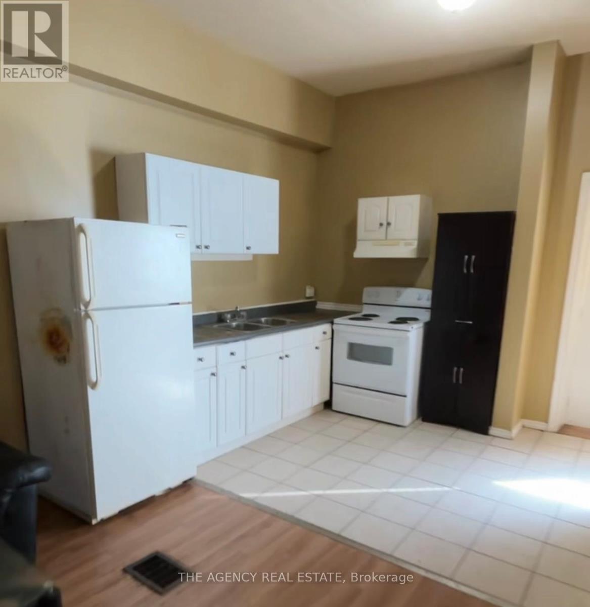 714 Dundas Street, London East (East G), Ontario  N5W 2Z4 - Photo 4 - X12346774