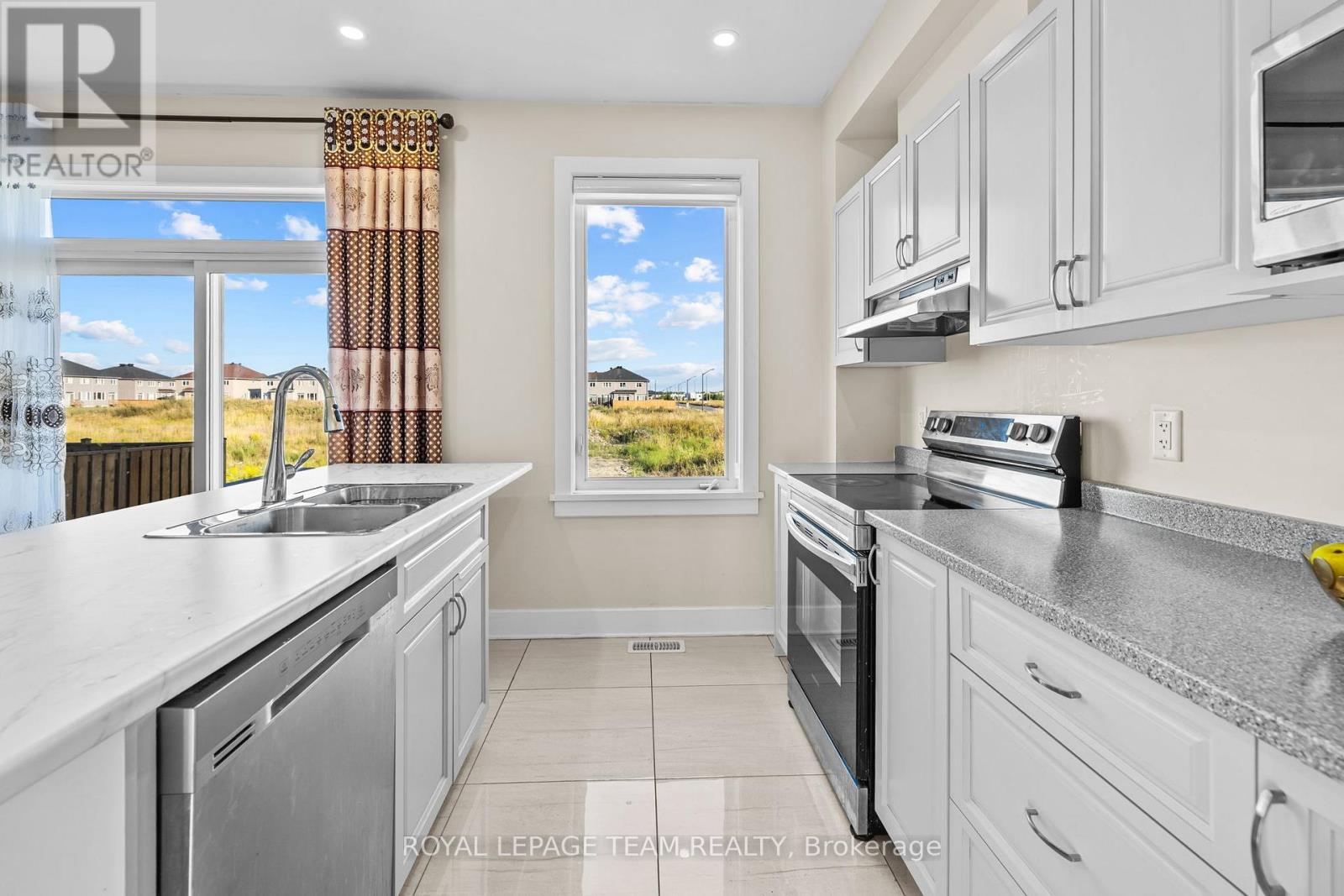 36 Hurdis Way, Carleton Place, Ontario  K7C 0L3 - Photo 18 - X12346715