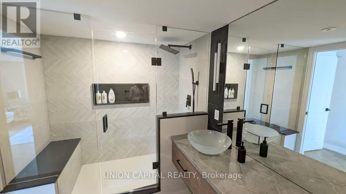 Th3 - 60 Carr Street, Toronto, Ontario  M5T 1B7 - Photo 6 - C12346583