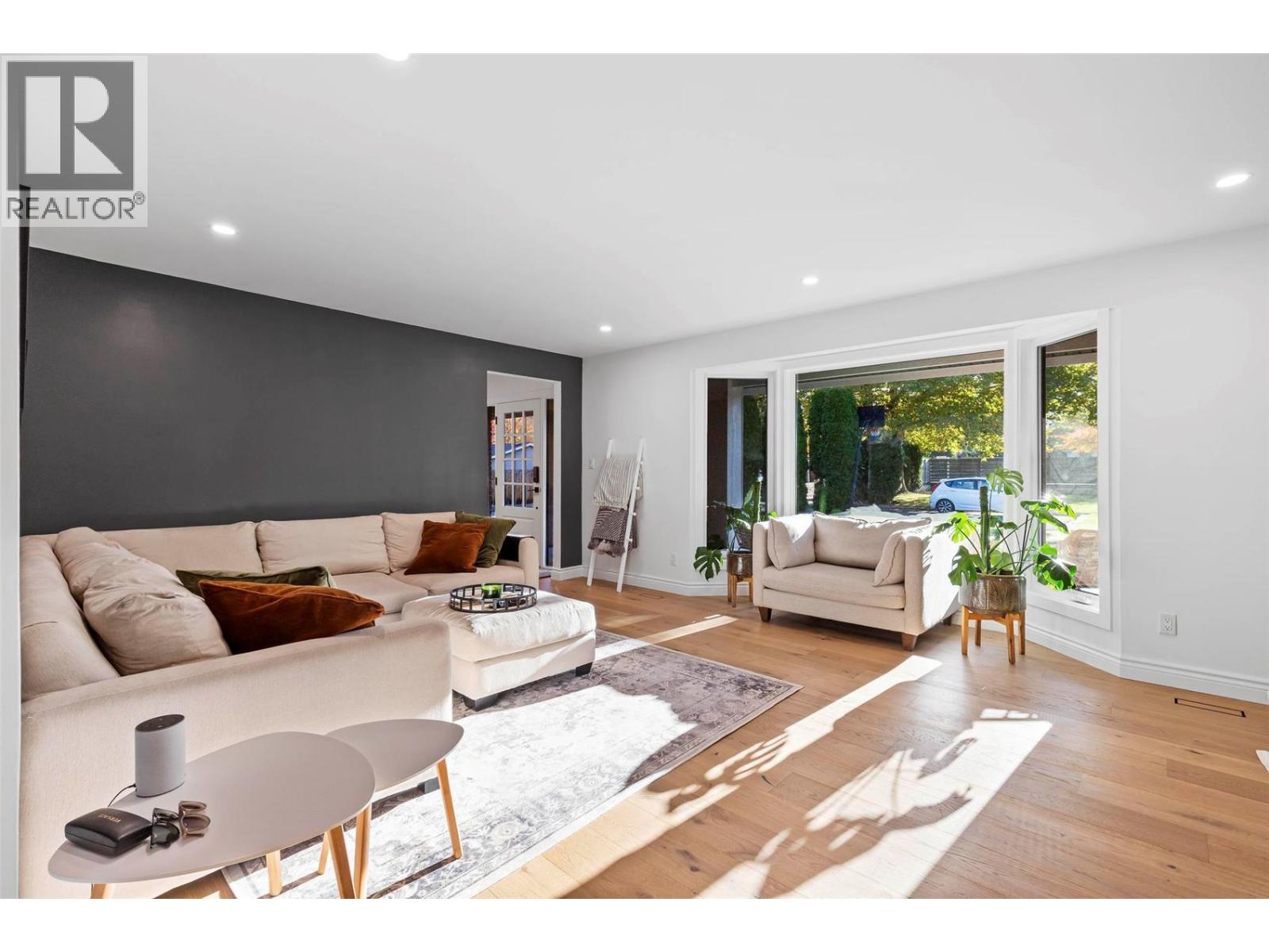 Property at 4540 Lakeshore Road image 4
