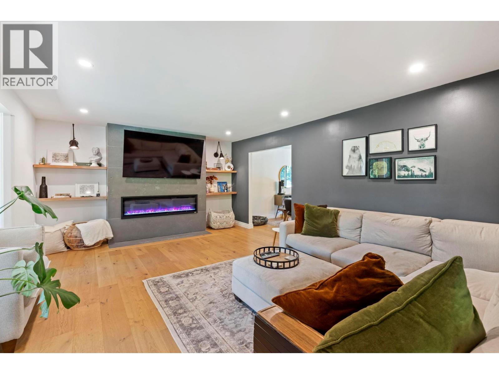 Property at 4540 Lakeshore Road image 5