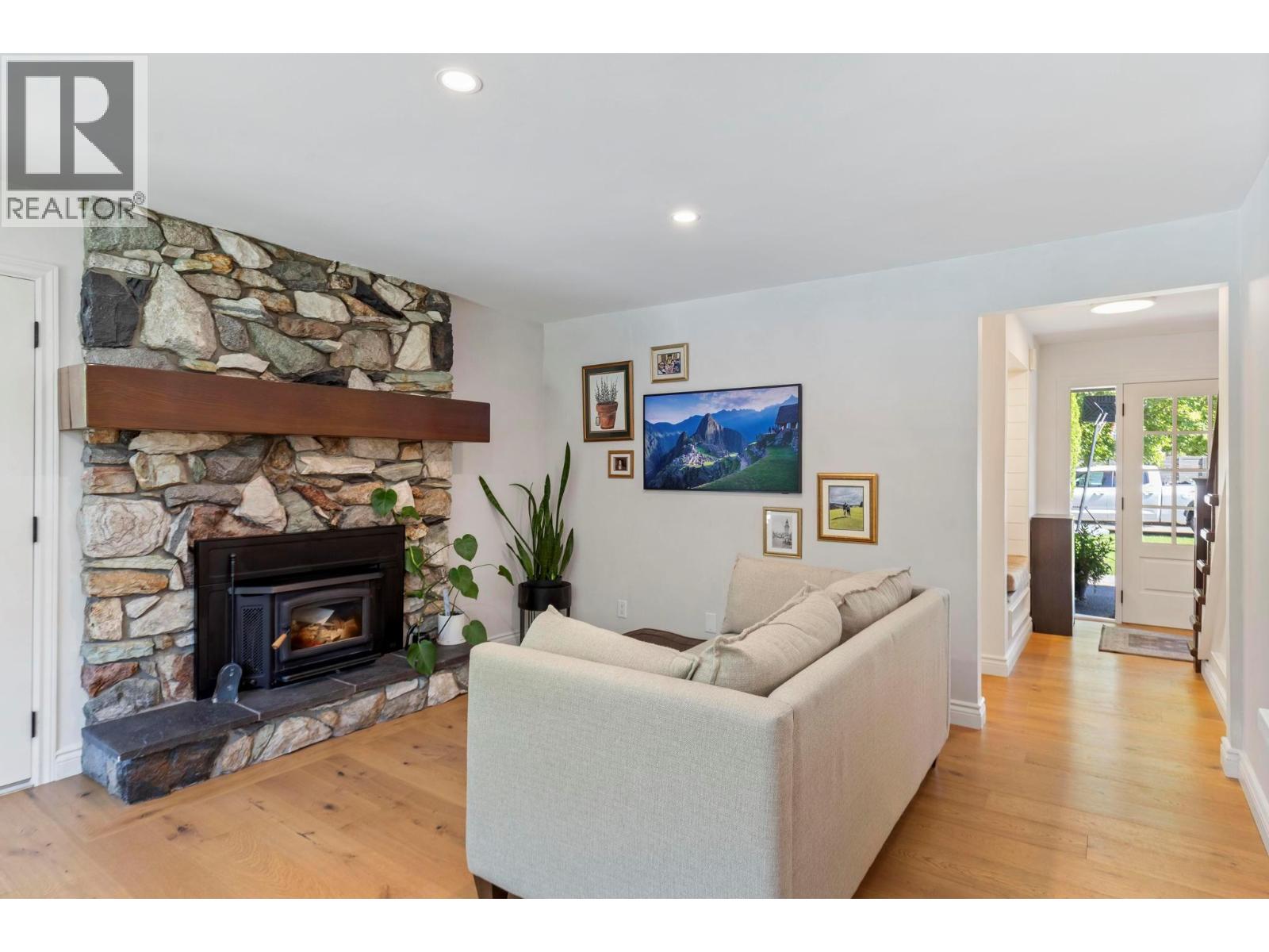 Property at 4540 Lakeshore Road image 1