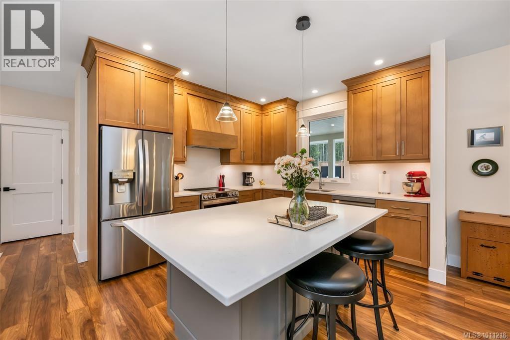 168 Edgewood Dr, Lake Cowichan, British Columbia  V0R 2G0 - Photo 3 - 1011218