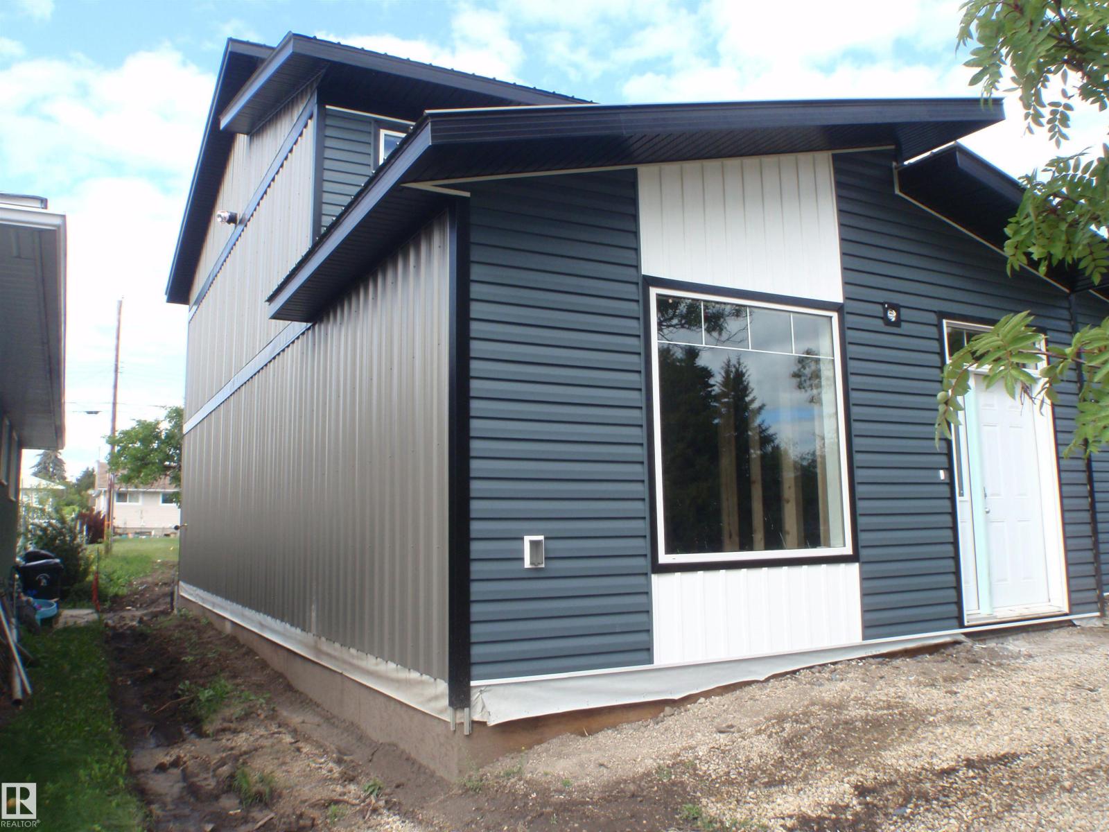 4418 55 Av, Barrhead, Alberta  T7N 1K1 - Photo 2 - E4453134