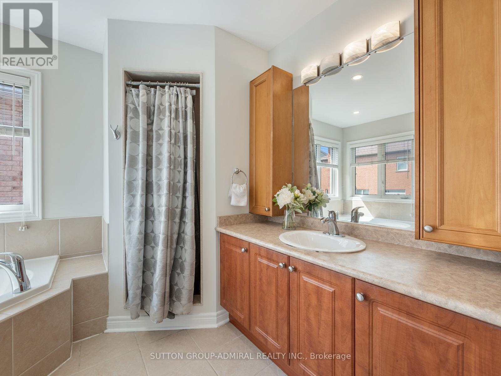 4 Haywood Drive, Markham (Victoria Manor-Jennings Gate), Ontario  L6C 3C8 - Photo 23 - N12346587