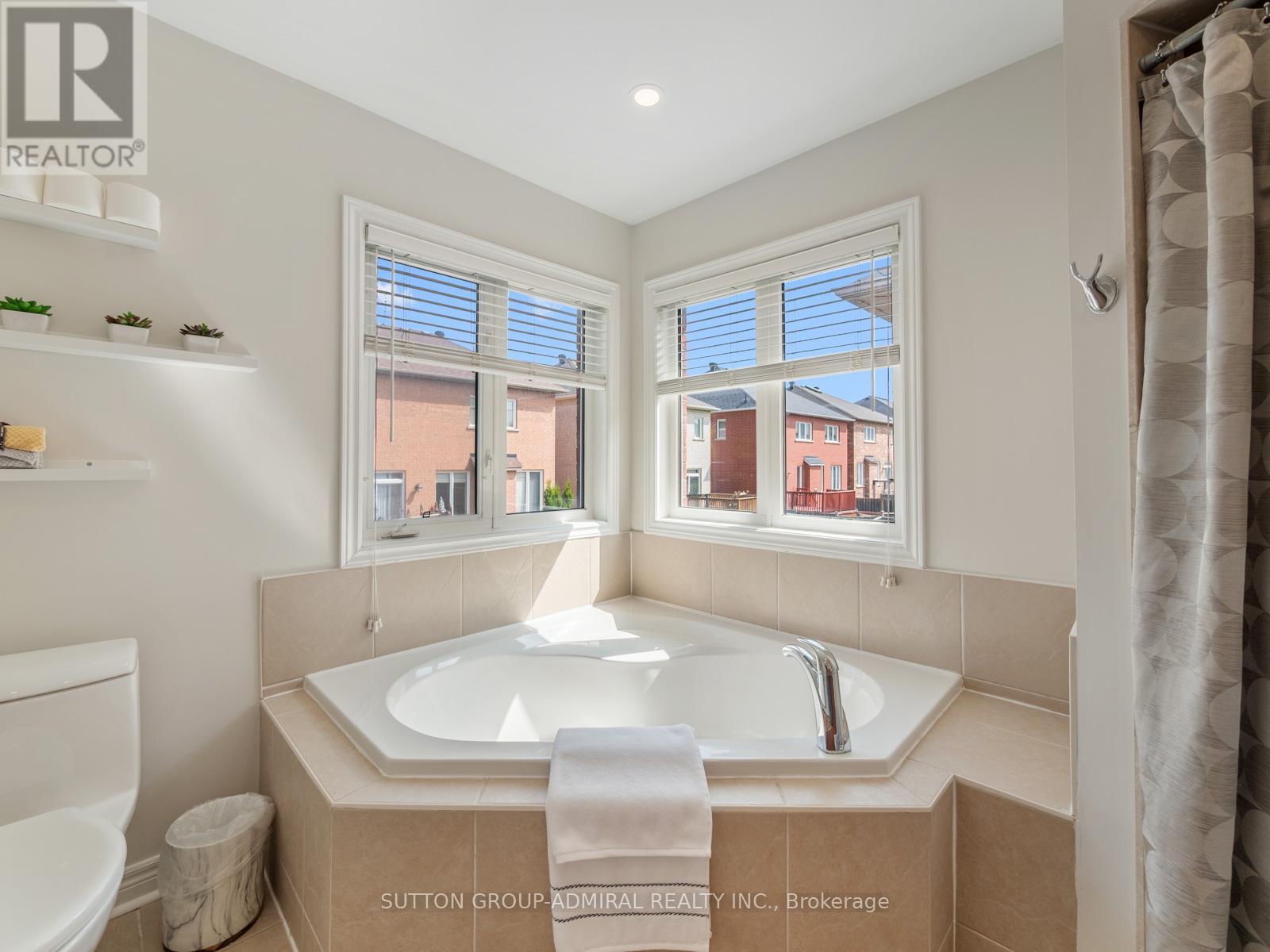 4 Haywood Drive, Markham (Victoria Manor-Jennings Gate), Ontario  L6C 3C8 - Photo 24 - N12346587