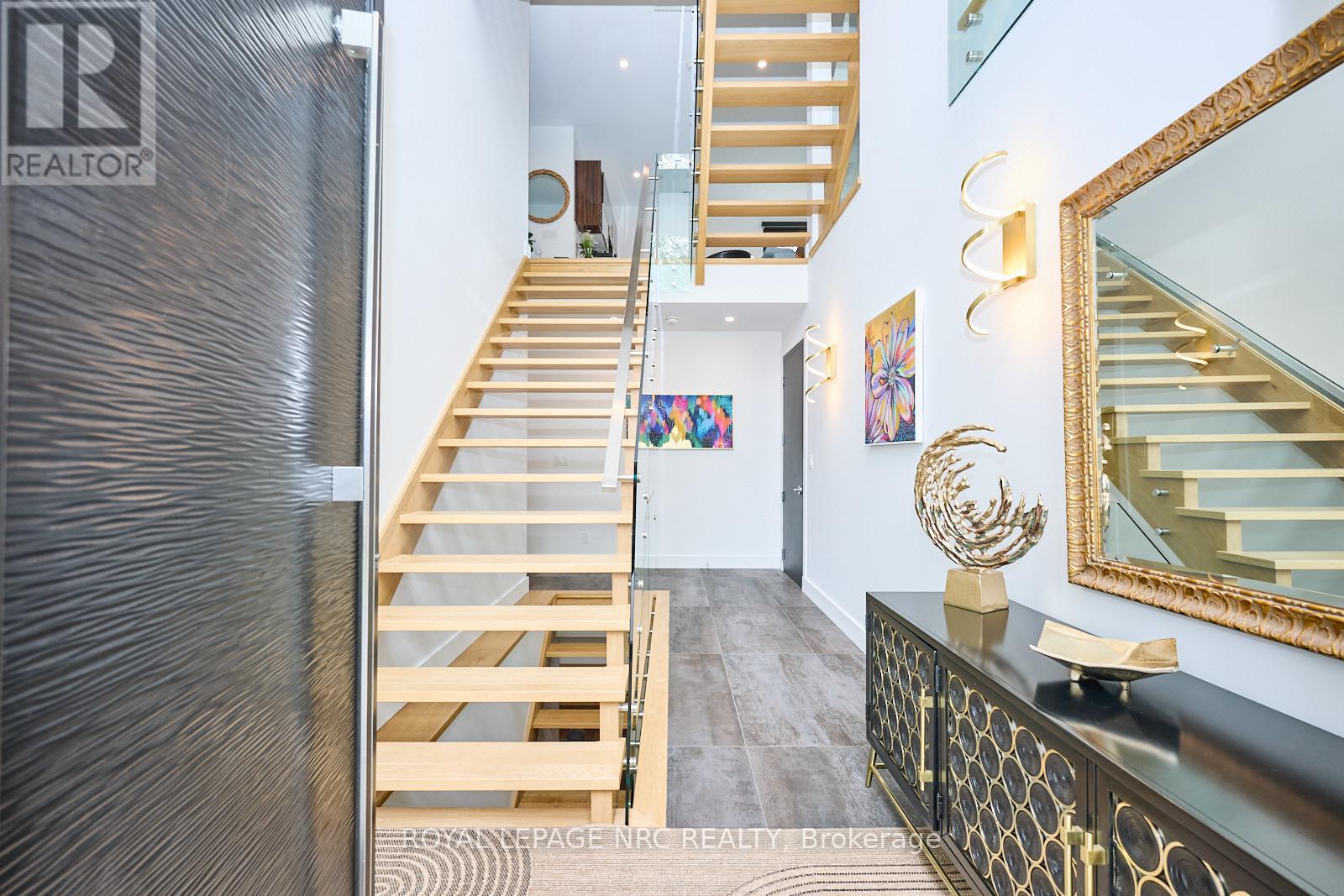 10 Pawling Street, St. Catharines, Ontario  L2N 5M2 - Photo 5 - X12232214