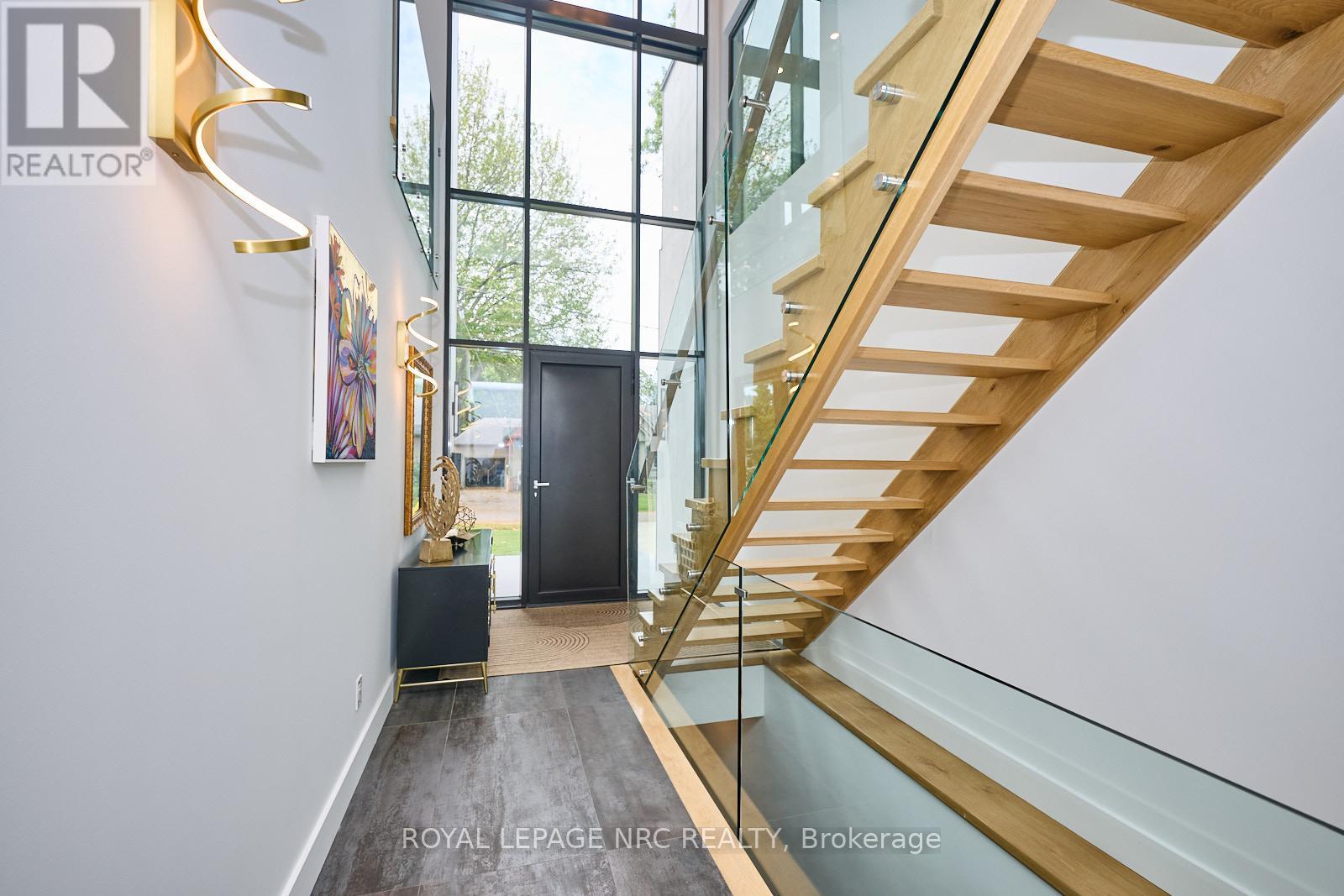 10 Pawling Street, St. Catharines, Ontario  L2N 5M2 - Photo 6 - X12232214
