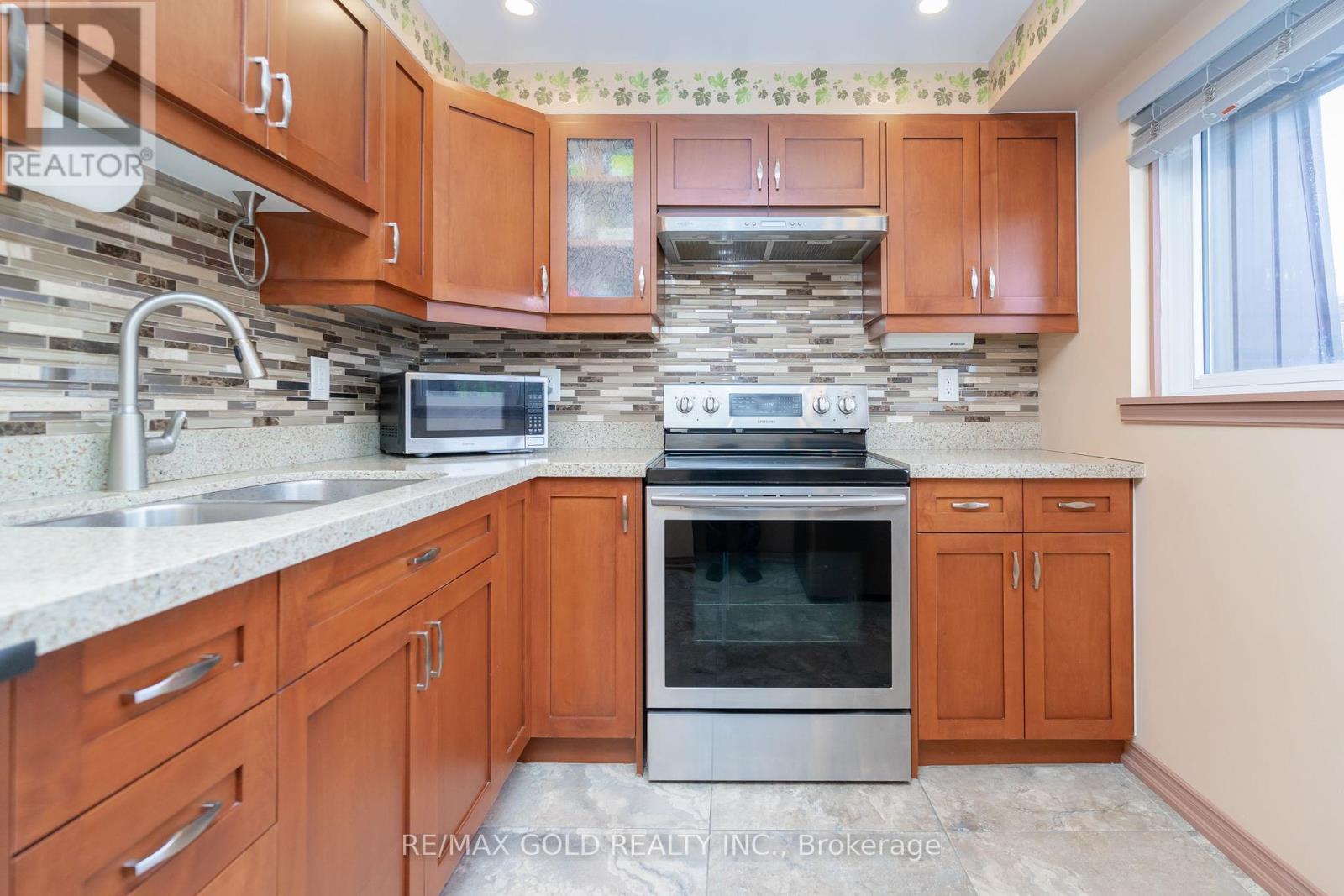 114 - 17 Darras Court, Brampton, Ontario  L6T 1W7 - Photo 10 - W12346574