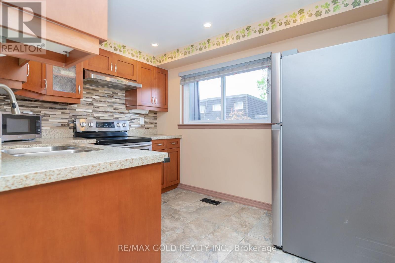 114 - 17 Darras Court, Brampton, Ontario  L6T 1W7 - Photo 9 - W12346574