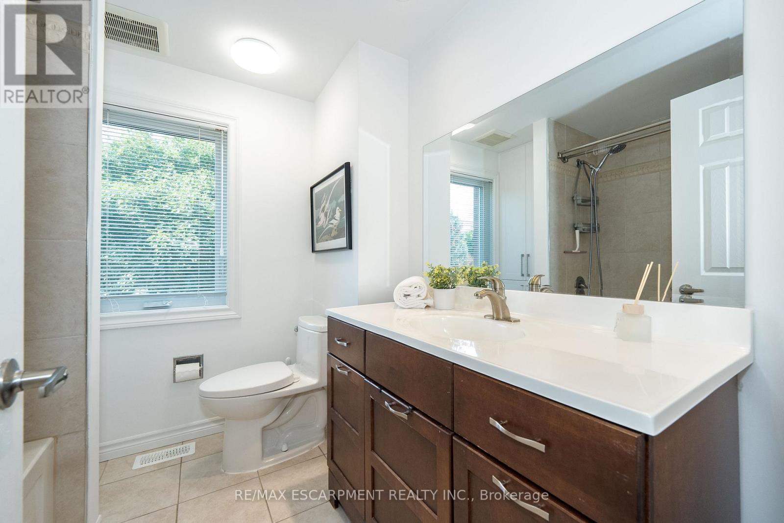 327 Northwood Drive, Oakville, Ontario  L6M 1M8 - Photo 26 - W12346653