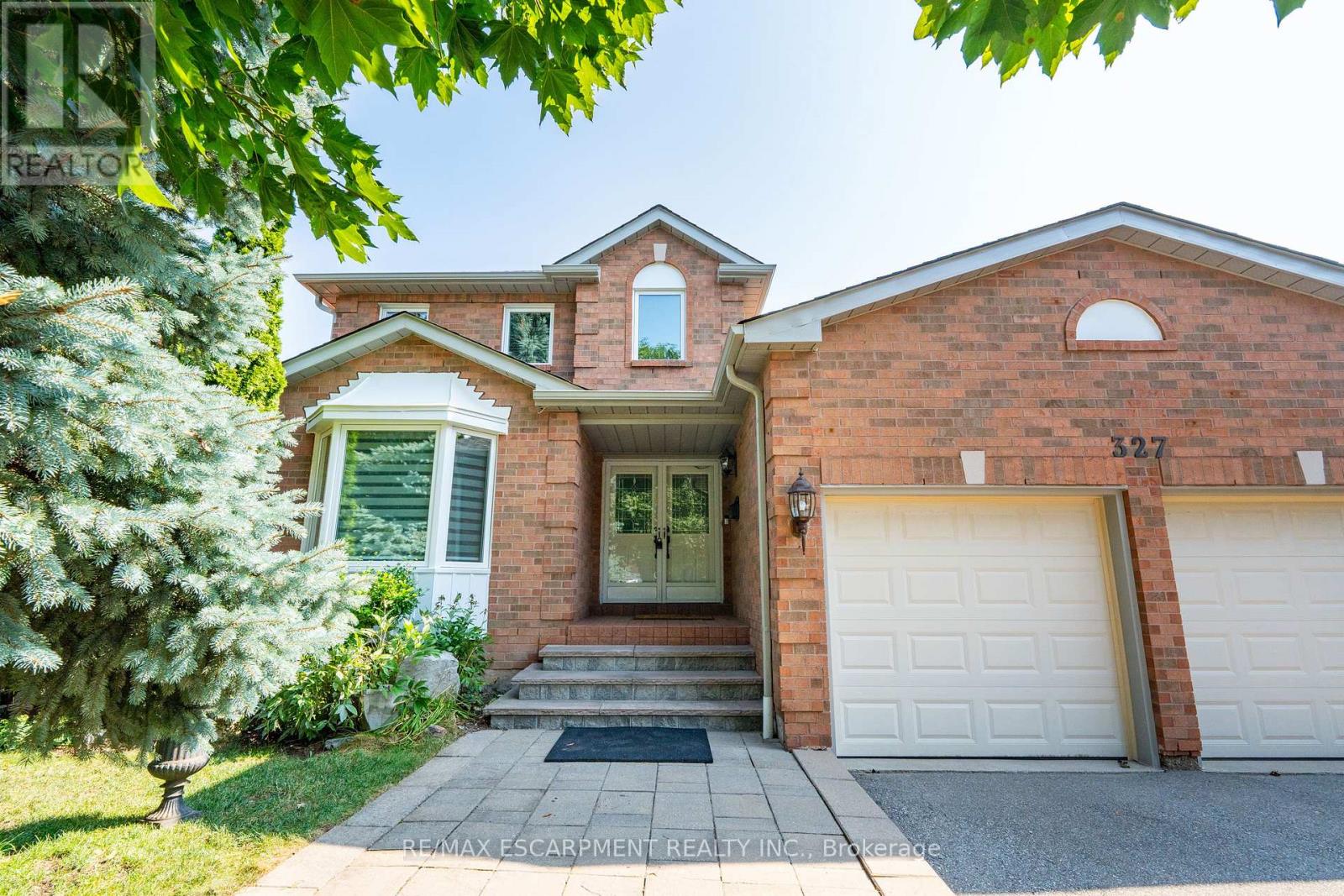 327 Northwood Drive, Oakville (Ga Glen Abbey), Ontario  L6M 1M8 - Photo 3 - W12346653