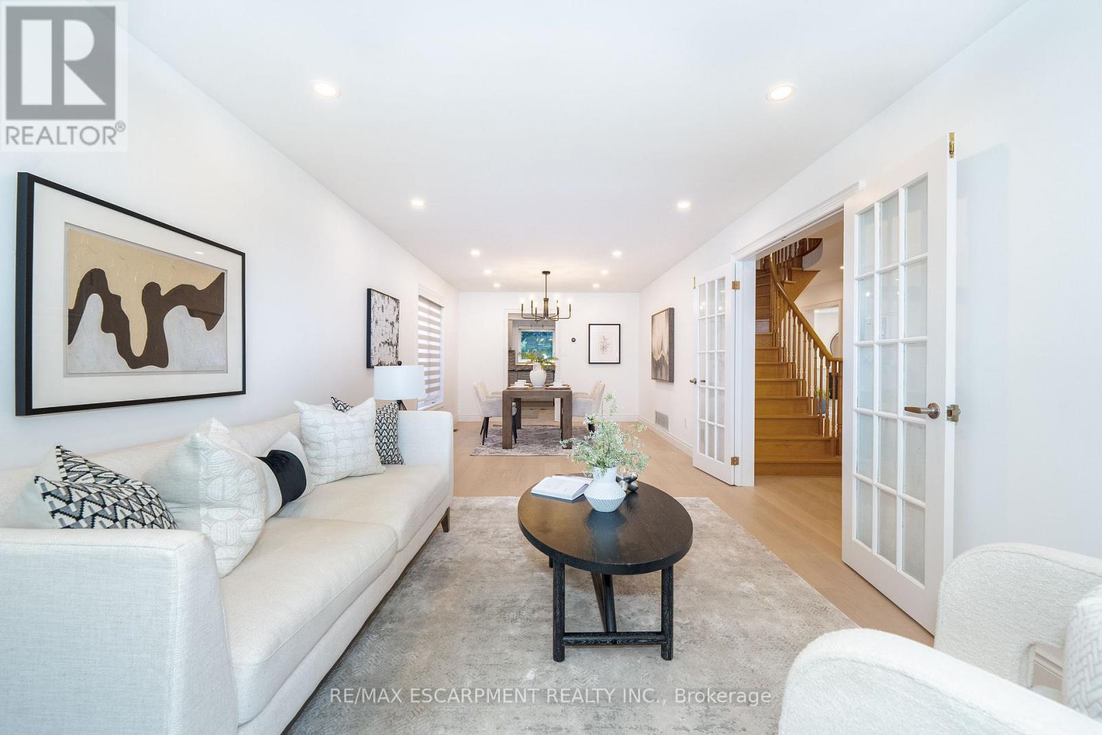 327 Northwood Drive, Oakville (Ga Glen Abbey), Ontario  L6M 1M8 - Photo 9 - W12346653