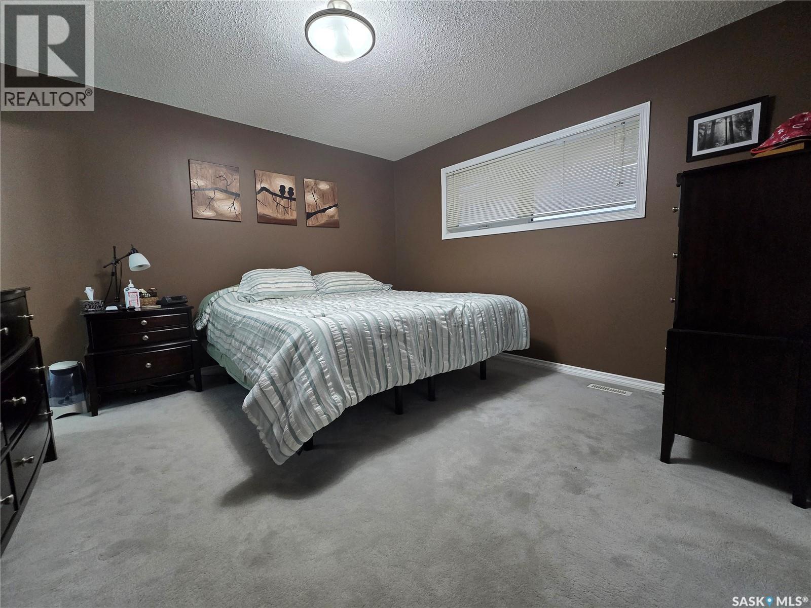 771 Brimacombe Drive, Weyburn, Saskatchewan  S4H 2P7 - Photo 12 - SK015747