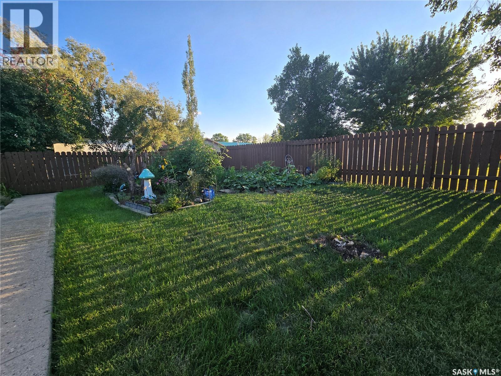 771 Brimacombe Drive, Weyburn, Saskatchewan  S4H 2P7 - Photo 28 - SK015747