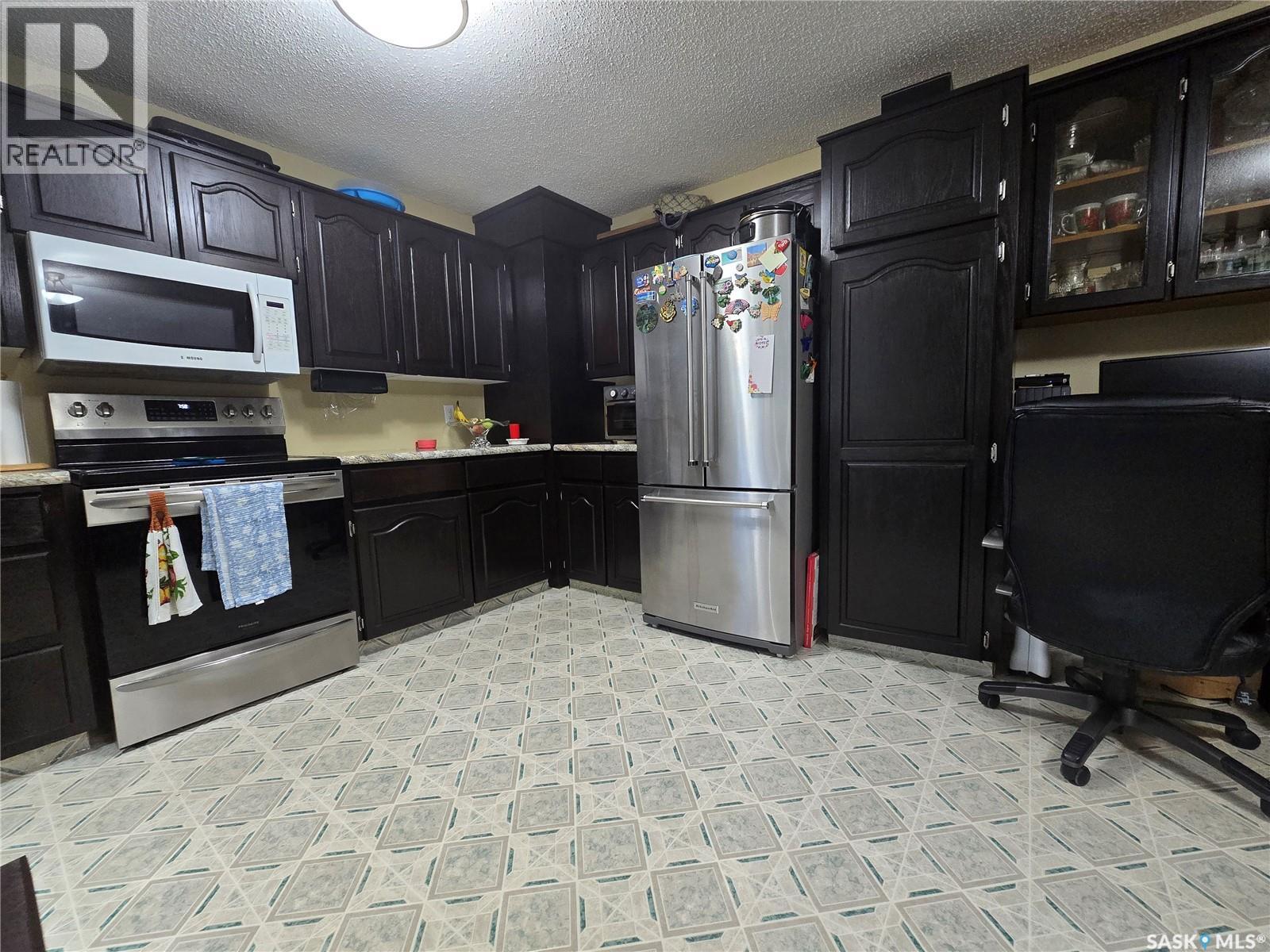 771 Brimacombe Drive, Weyburn, Saskatchewan  S4H 2P7 - Photo 4 - SK015747