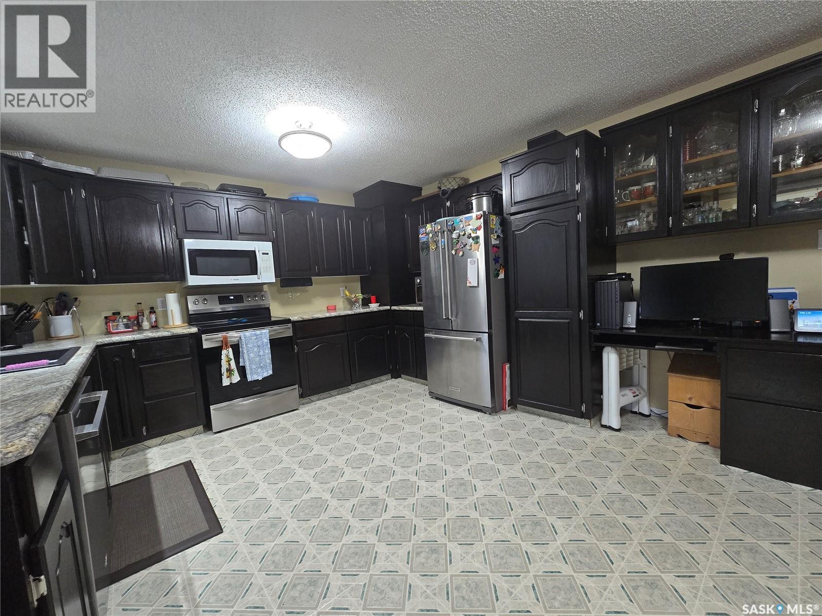 771 Brimacombe Drive, Weyburn, Saskatchewan  S4H 2P7 - Photo 6 - SK015747