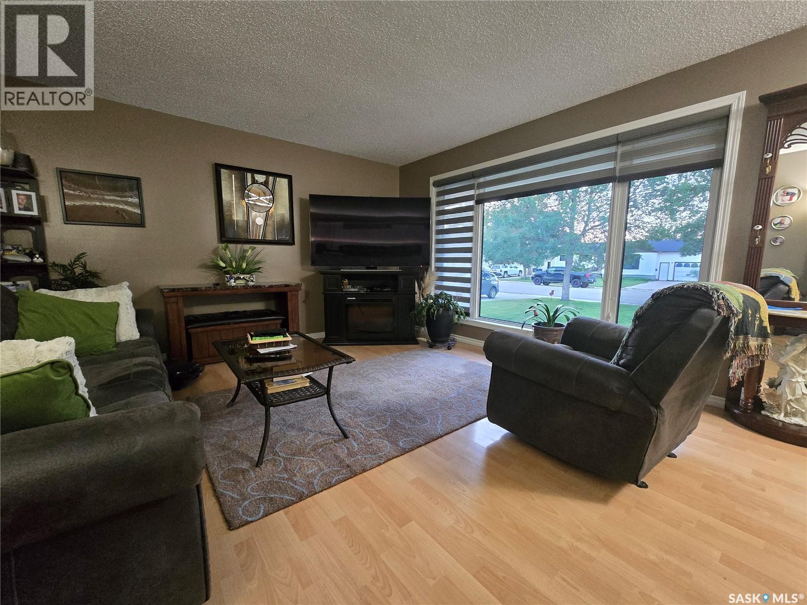 771 Brimacombe Drive, Weyburn, Saskatchewan  S4H 2P7 - Photo 8 - SK015747