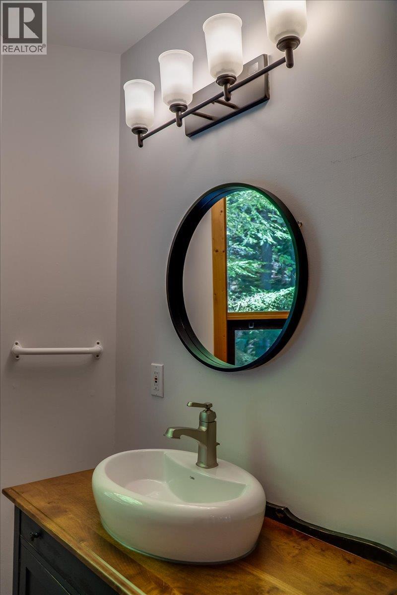 5631 Longbeach Road, Nelson, British Columbia  V1L 6N9 - Photo 26 - 10359069