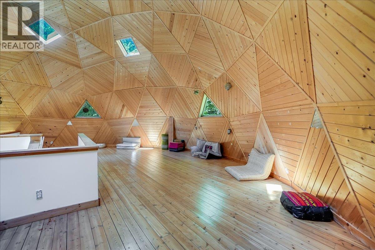 5631 Longbeach Road, Nelson, British Columbia  V1L 6N9 - Photo 33 - 10359069