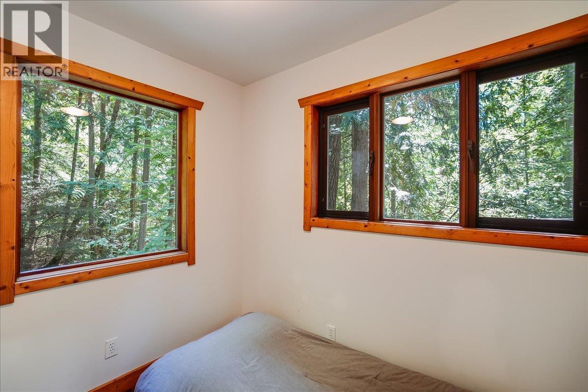 5631 Longbeach Road, Nelson, British Columbia  V1L 6N9 - Photo 19 - 10359069