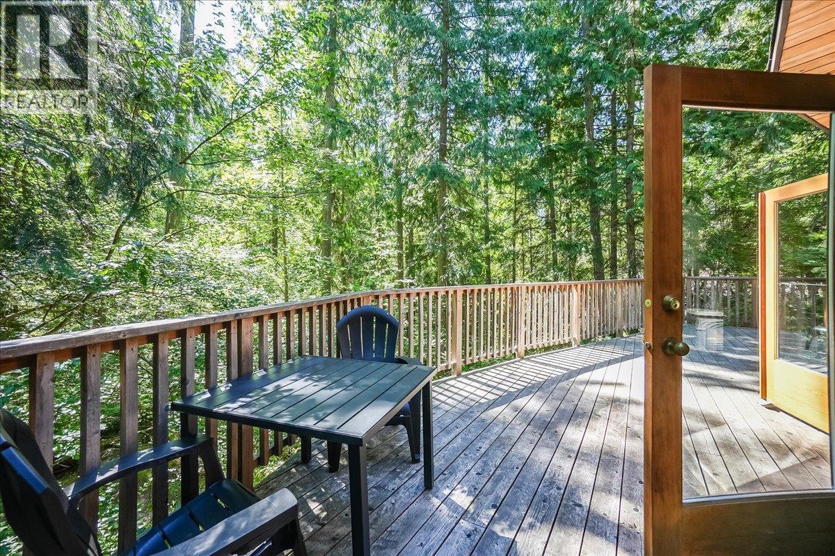 5631 Longbeach Road, Nelson, British Columbia  V1L 6N9 - Photo 10 - 10359069