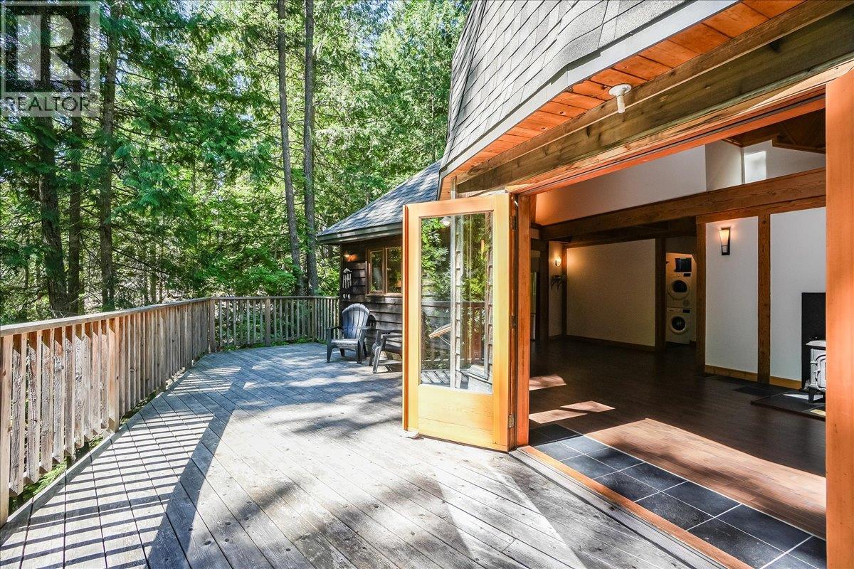 5631 Longbeach Road, Nelson, British Columbia  V1L 6N9 - Photo 9 - 10359069