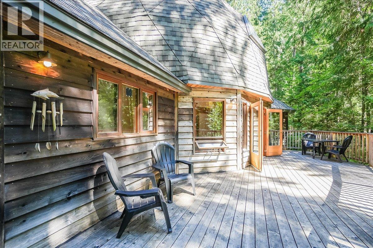 5631 Longbeach Road, Nelson, British Columbia  V1L 6N9 - Photo 11 - 10359069