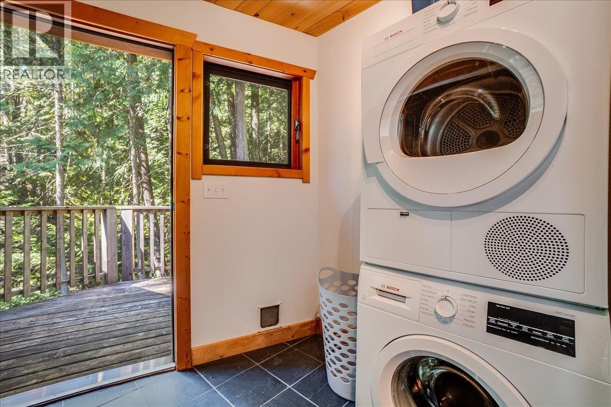 5631 Longbeach Road, Nelson, British Columbia  V1L 6N9 - Photo 39 - 10359069