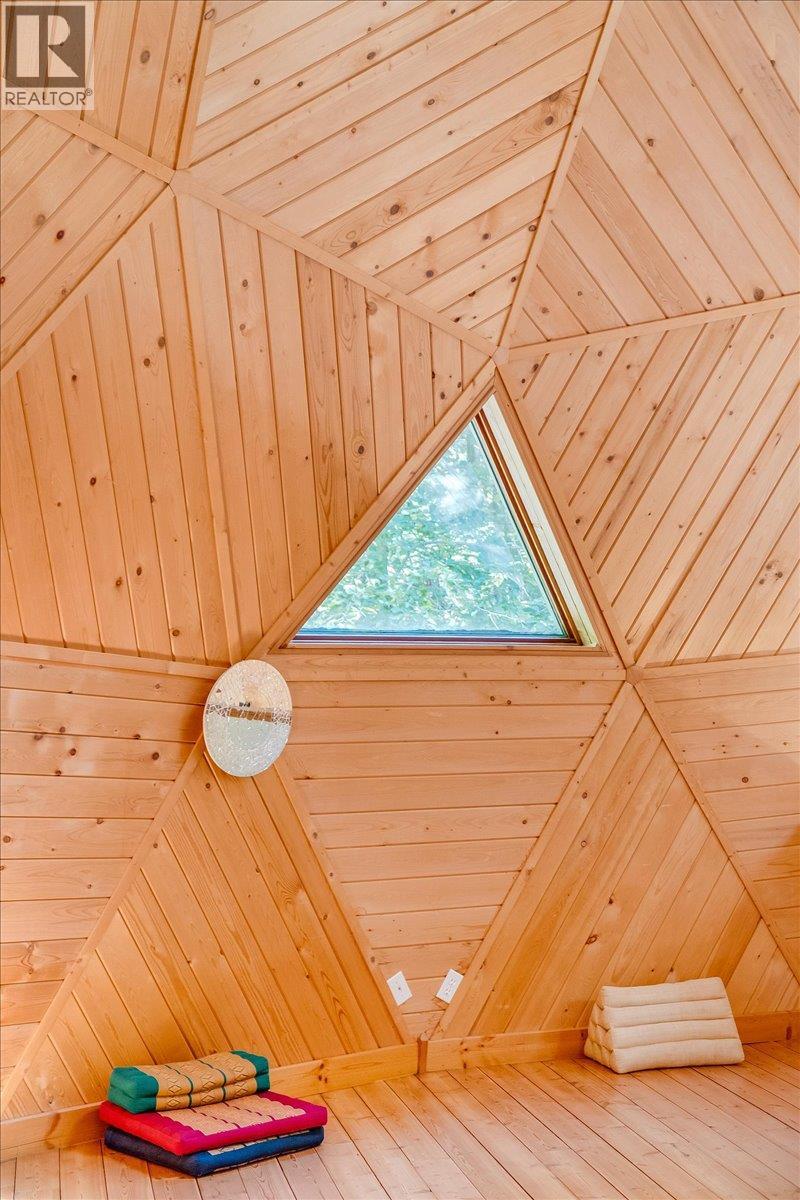 5631 Longbeach Road, Nelson, British Columbia  V1L 6N9 - Photo 35 - 10359069