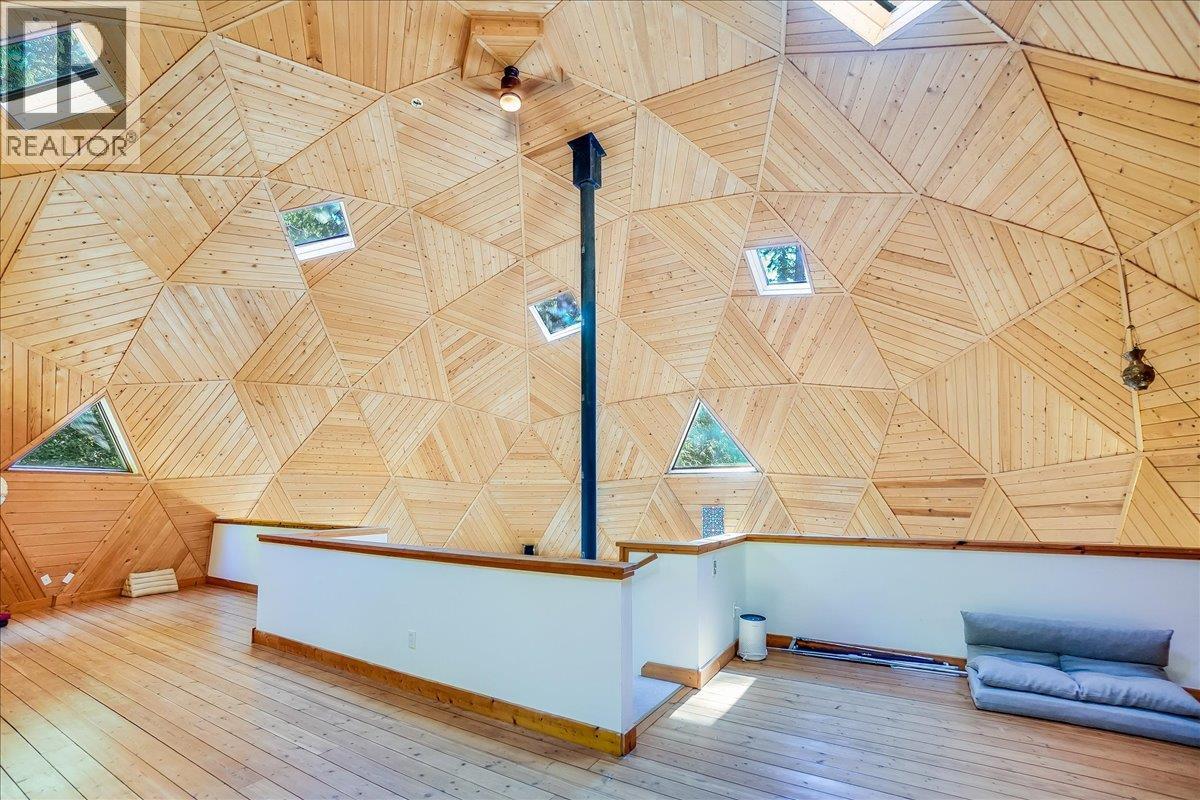 5631 Longbeach Road, Nelson, British Columbia  V1L 6N9 - Photo 32 - 10359069