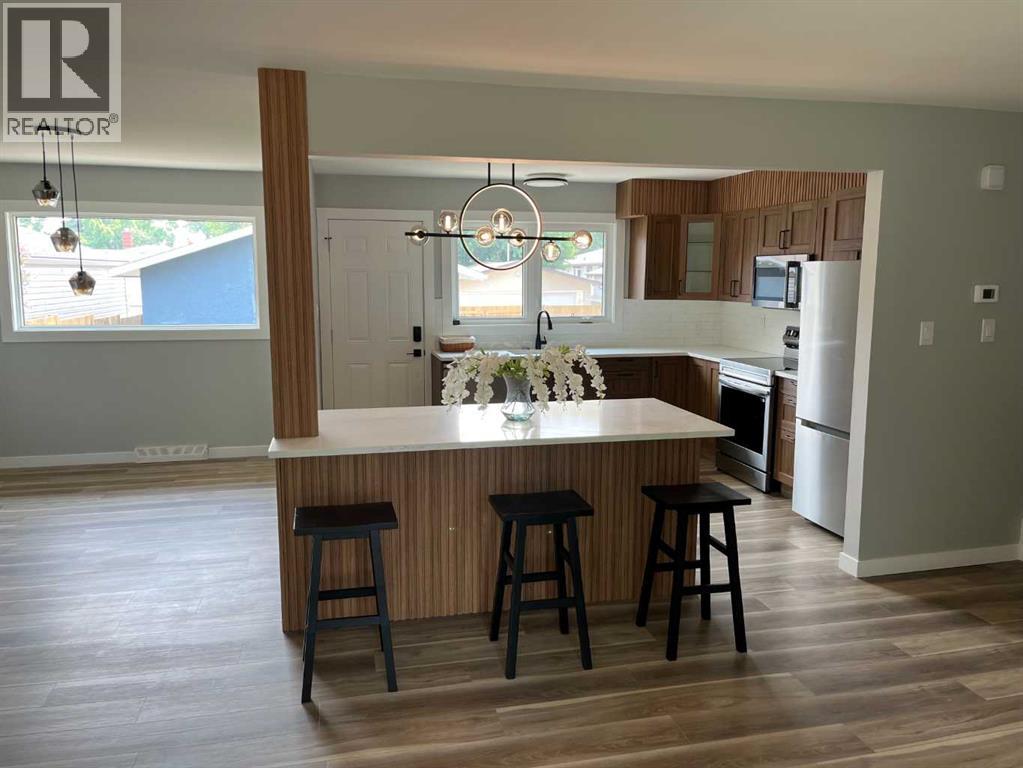 Property at 71 Fyffe Road SE image 3
