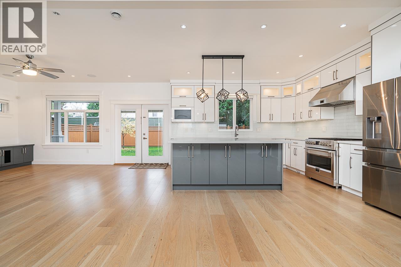 Property at 5634 52 AVENUE image 3