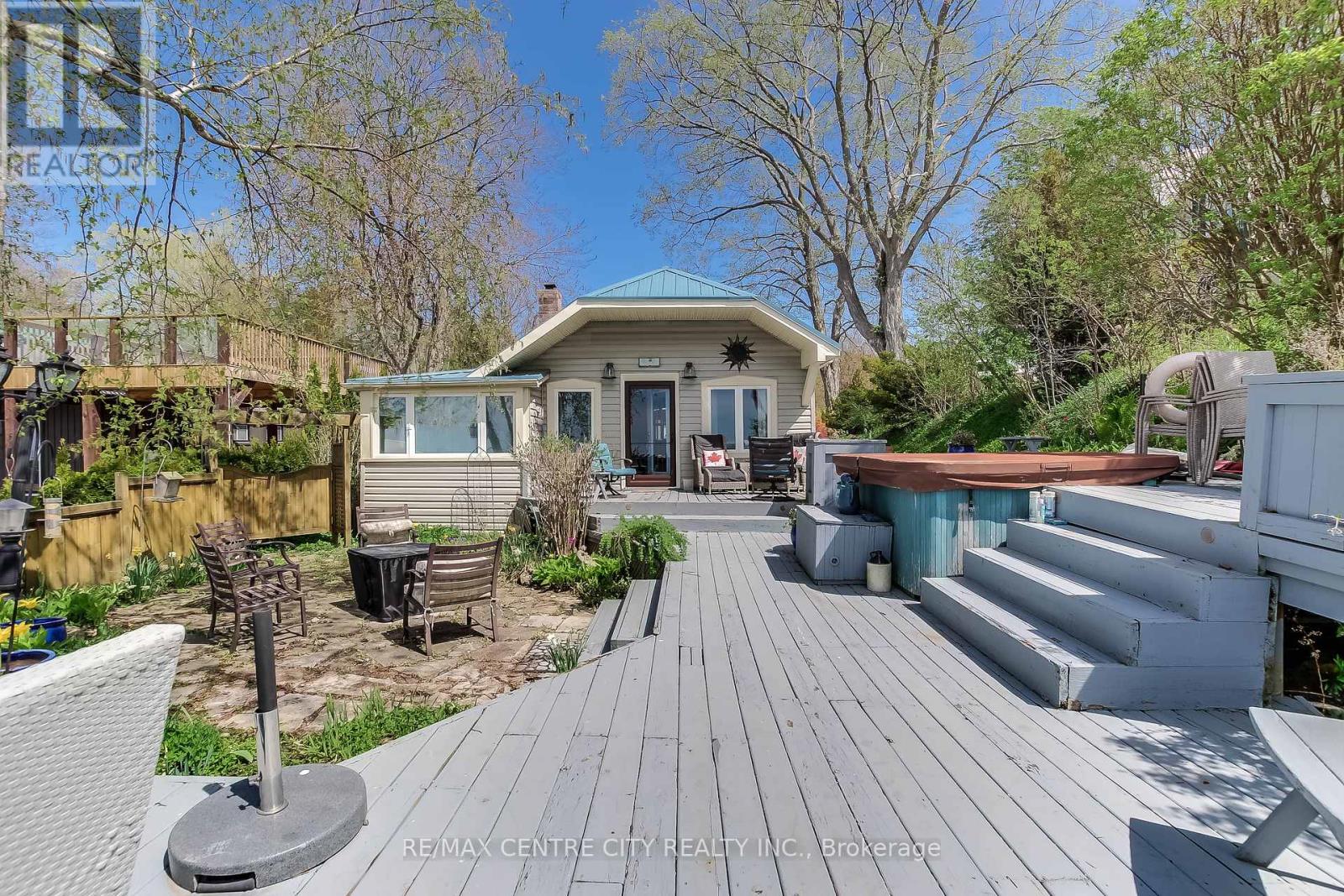 490 Lower Spring Street, Central Elgin, Ontario  N5L 1G6 - Photo 22 - X12346826