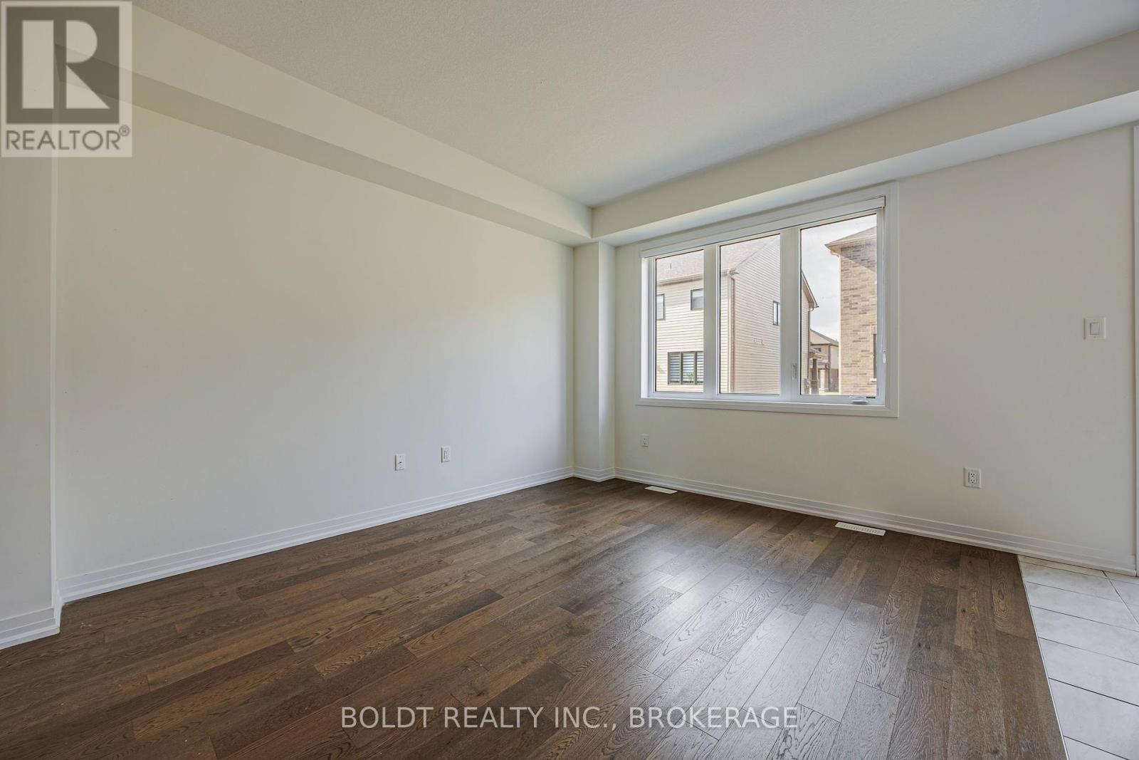 122 Brighton Lane, Thorold, Ontario  L2V 0N7 - Photo 10 - X12346811