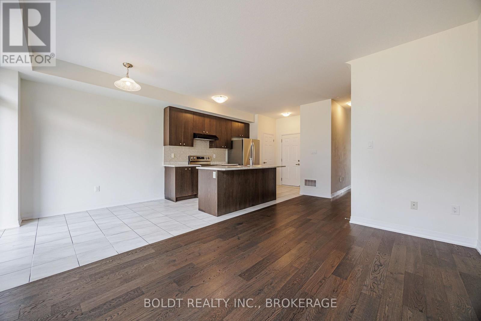 122 Brighton Lane, Thorold, Ontario  L2V 0N7 - Photo 11 - X12346811