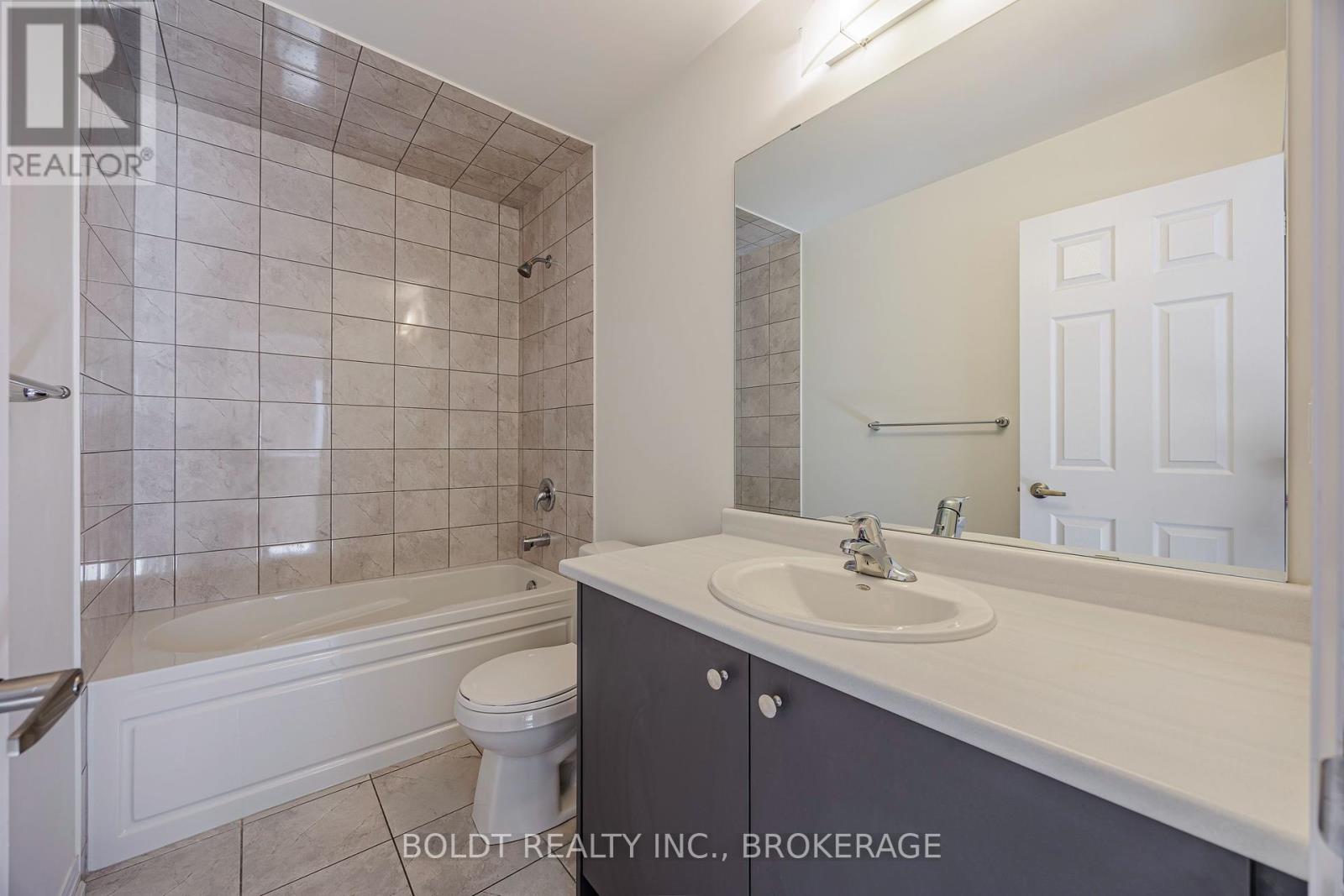 122 Brighton Lane, Thorold, Ontario  L2V 0N7 - Photo 14 - X12346811